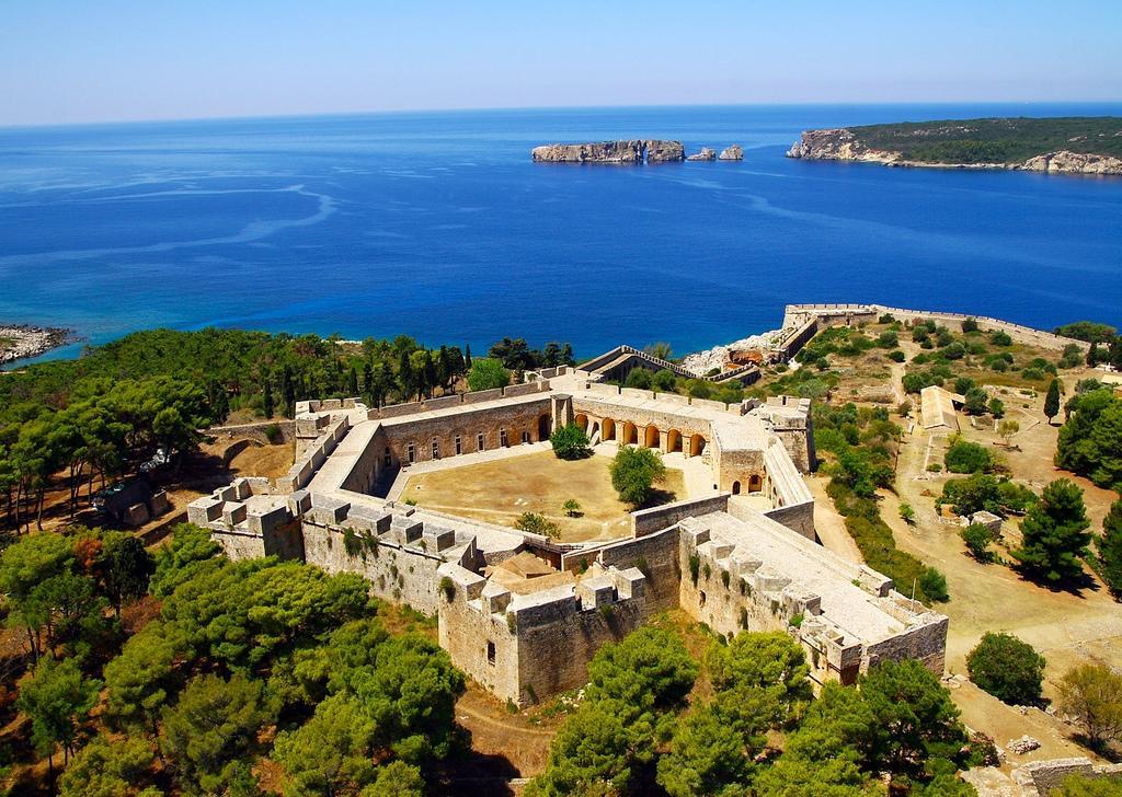 Finiki Plaza Aparthotel Methoni  Exterior photo