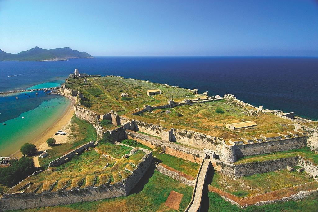 Finiki Plaza Aparthotel Methoni  Exterior photo